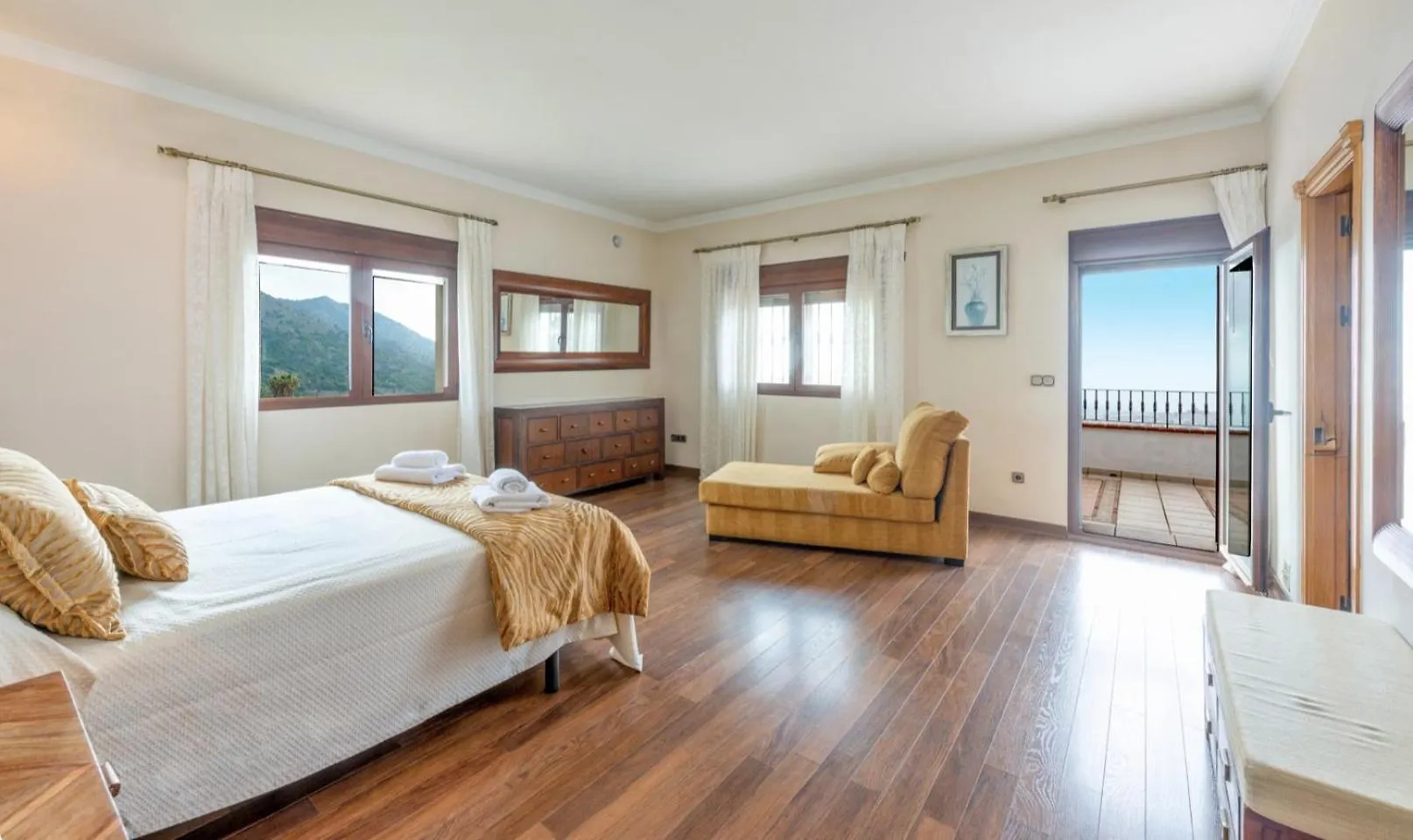 Villa Piscina Privada, Vistas Al Mar Y Montana Mijas